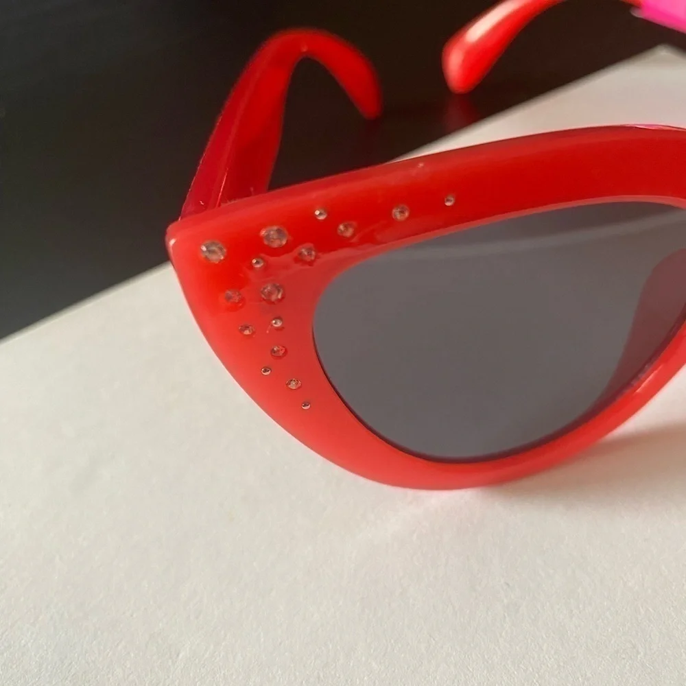 NWT-BETSEY JOHNSON-RED FRAME SUNGLASSES